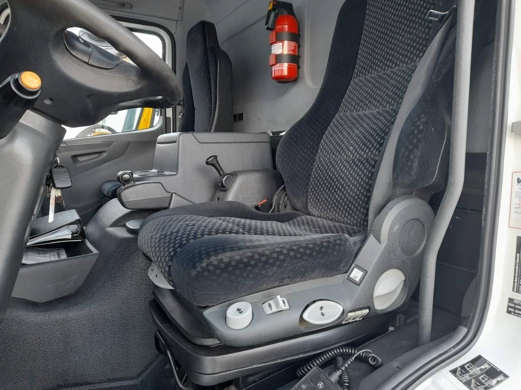 Mercedes-Benz Atego - Box truck: picture 4 Mercedes-Benz Atego - Box truck: picture 4