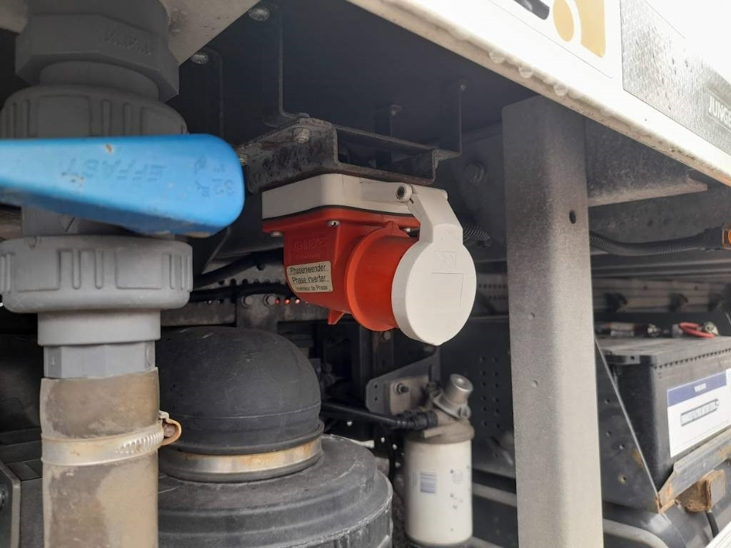 Volvo FL 210 - Refrigerator truck: picture 3 Volvo FL 210 - Refrigerator truck: picture 3