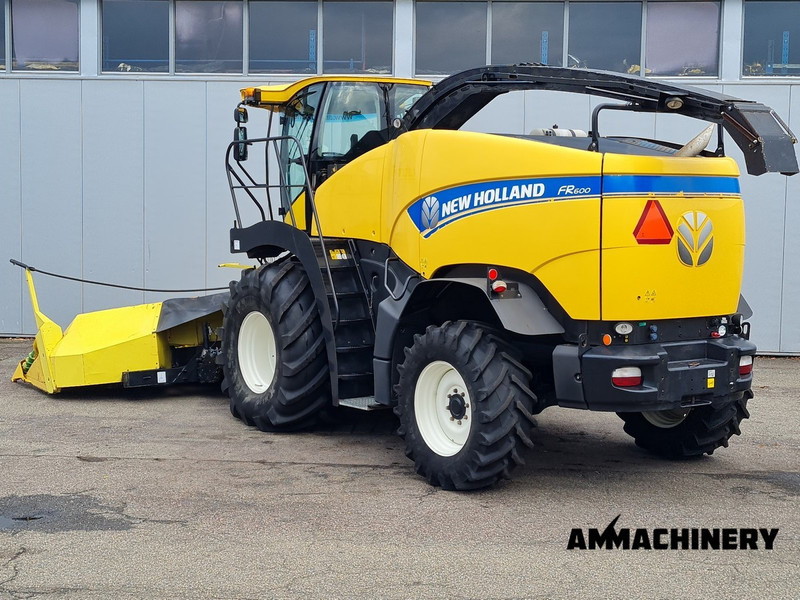 New Holland FR600 - Forage harvester: picture 4 New Holland FR600 - Forage harvester: picture 4
