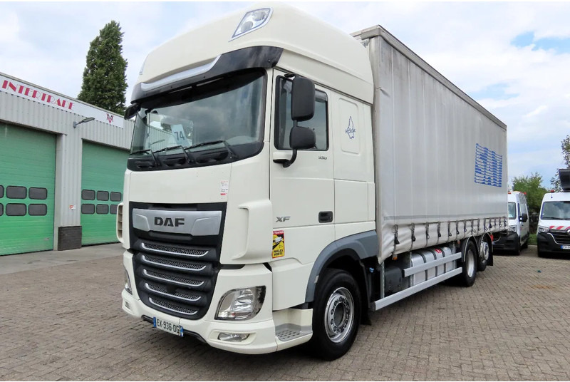 DAF XF 530 6x2 Frigo, lift roof, moving axel, P-cooling, etc - Curtainsider truck: picture 2 DAF XF 530 6x2 Frigo, lift roof, moving axel, P-cooling, etc - Curtainsider truck: picture 2