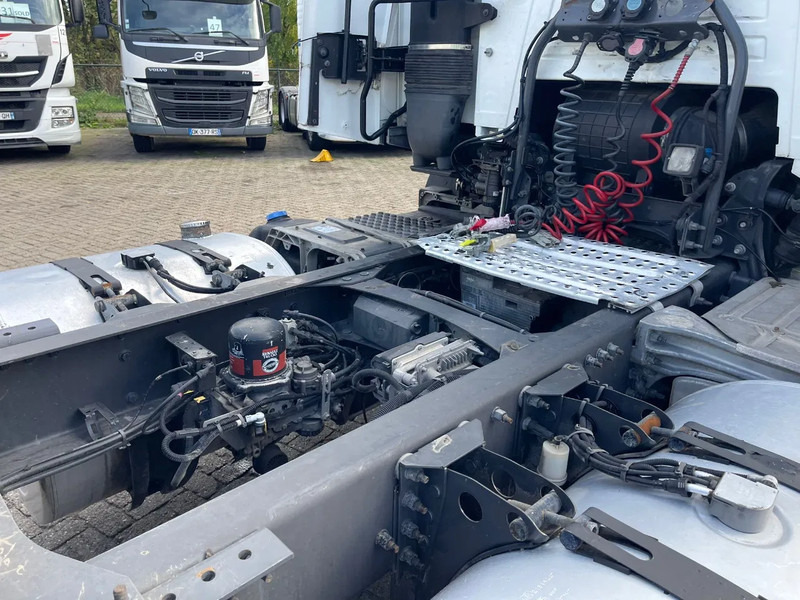 Renault T460 VF611A160HD022619 Retarder, FRIGO, PARKING AIRCO, 2X FUEL TANK - Tractor unit: picture 4 Renault T460 VF611A160HD022619 Retarder, FRIGO, PARKING AIRCO, 2X FUEL TANK - Tractor unit: picture 4