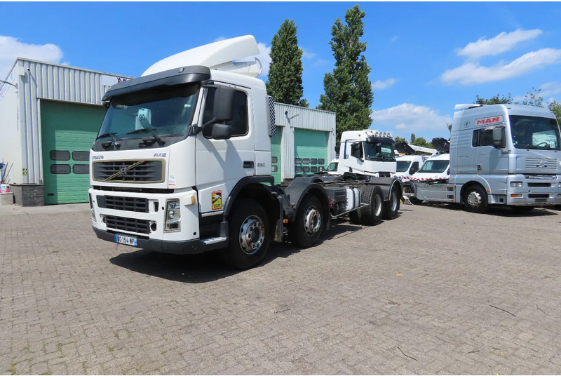 Volvo FM 12.380 8x4 FULL SPRING. 100% condition! - Cab chassis truck: picture 2 Volvo FM 12.380 8x4 FULL SPRING. 100% condition! - Cab chassis truck: picture 2