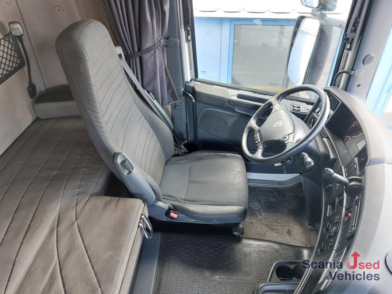 Interior photo 2: Tractor unit SCANIA R 440 LA4x2MNA E6 Topline Interior photo 2: Tractor unit SCANIA R 440 LA4x2MNA E6 Topline