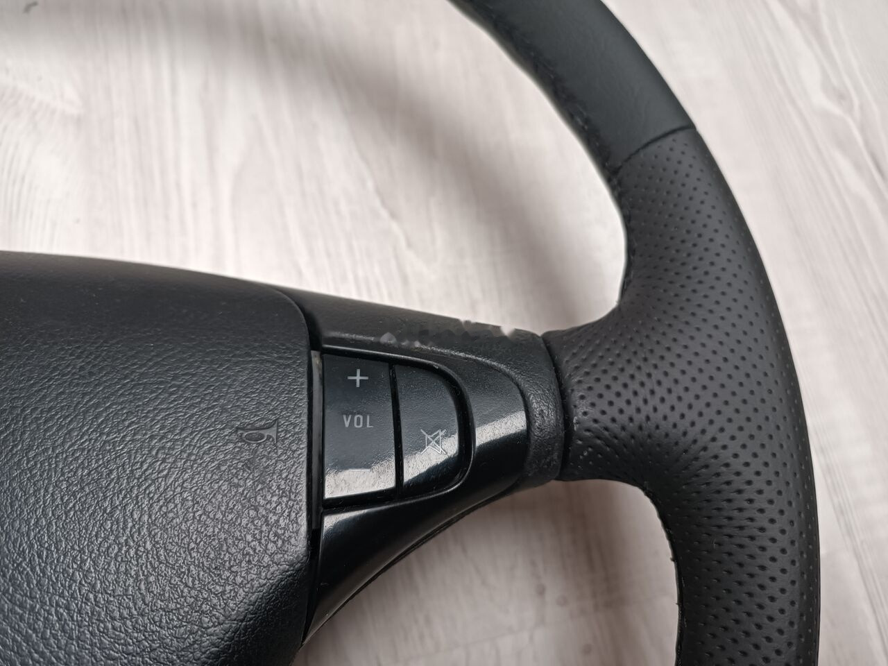 Scania NEW LEATHER   Scania R - Steering wheel for Truck: picture 2 Scania NEW LEATHER   Scania R - Steering wheel for Truck: picture 2