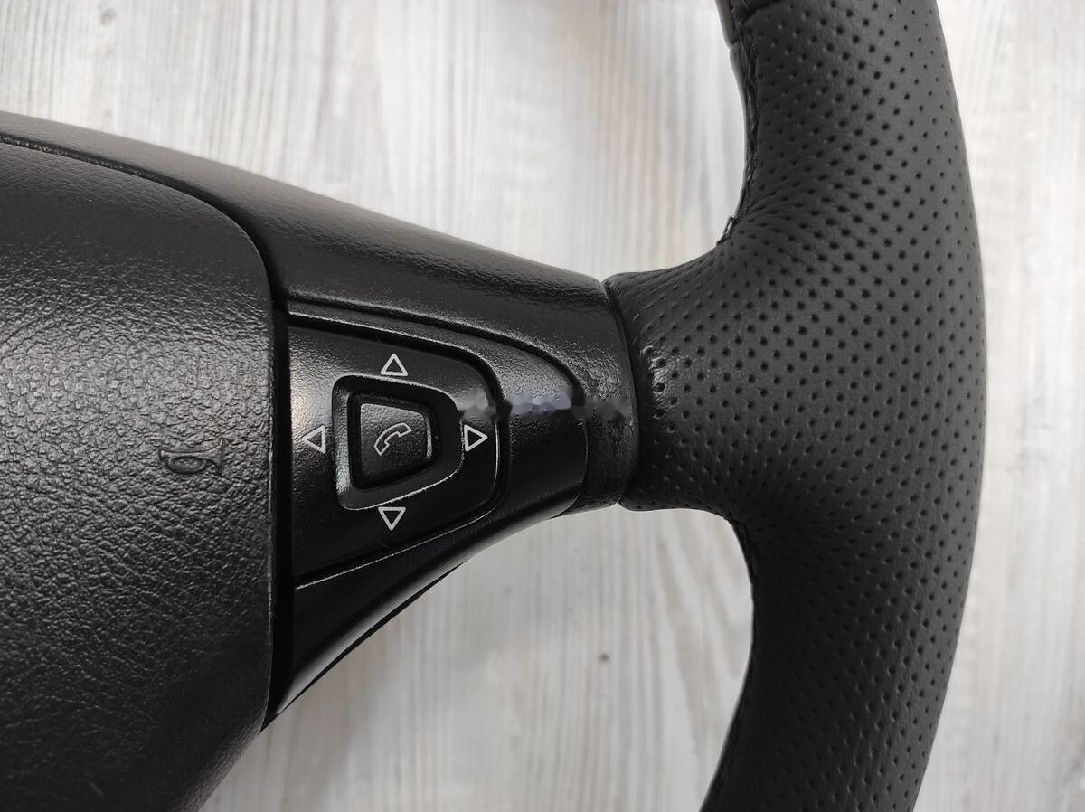 Scania R - Steering wheel for Truck: picture 4 Scania R - Steering wheel for Truck: picture 4