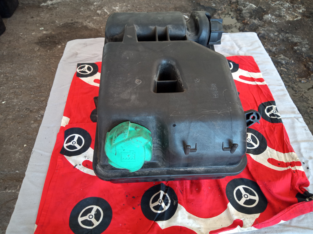 DAF XF106 - Expansion tank: picture 2 DAF XF106 - Expansion tank: picture 2