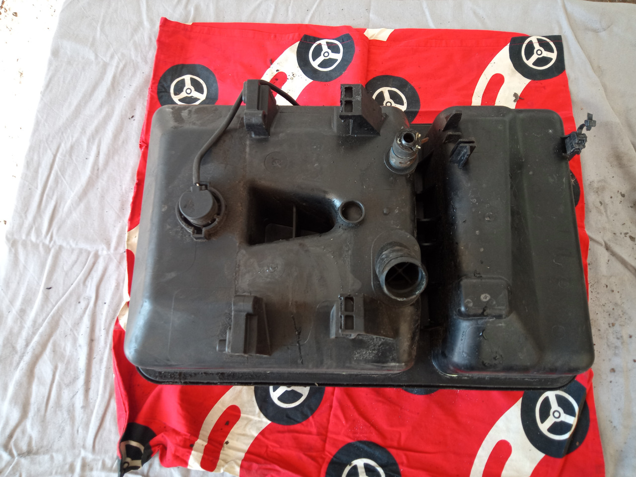 DAF XF106 - Expansion tank: picture 1 DAF XF106 - Expansion tank: picture 1