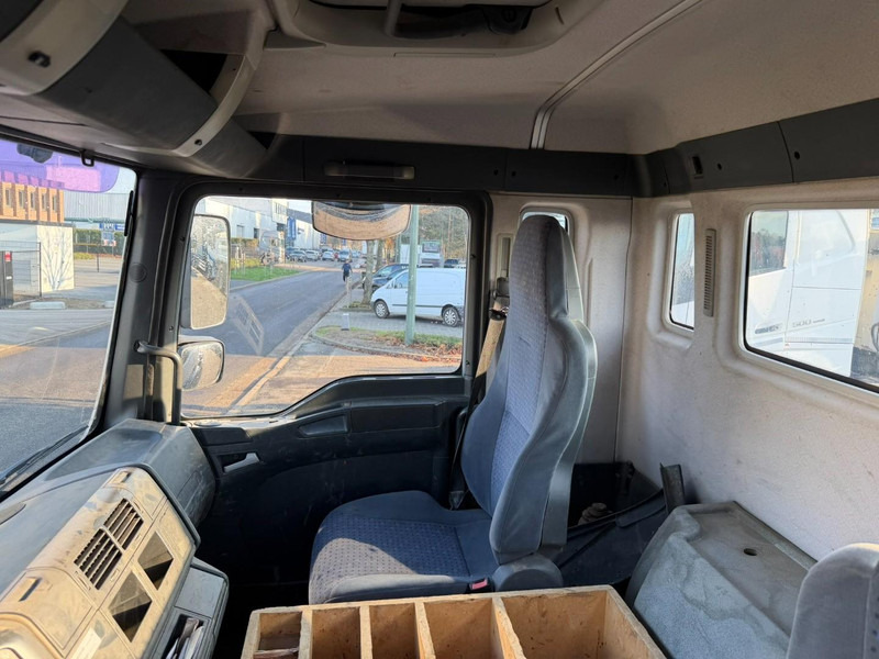 Hook lift truck MAN TGA 18.350 4x2 19T HOOKLIFT / ABROLLKIPPER / GANCHO / AMPLIROL - EURO 3 - AS TRONIC AUTOMATIC: picture 10 Hook lift truck MAN TGA 18.350 4x2 19T HOOKLIFT / ABROLLKIPPER / GANCHO / AMPLIROL - EURO 3 - AS TRONIC AUTOMATIC: picture 10