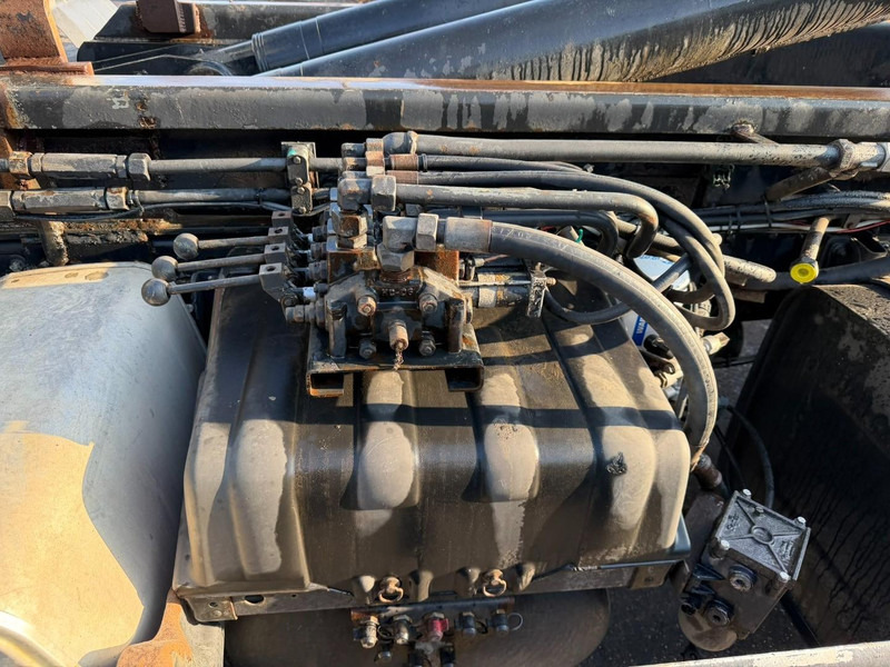 Hook lift truck MAN TGA 18.350 4x2 19T HOOKLIFT / ABROLLKIPPER / GANCHO / AMPLIROL - EURO 3 - AS TRONIC AUTOMATIC: picture 15 Hook lift truck MAN TGA 18.350 4x2 19T HOOKLIFT / ABROLLKIPPER / GANCHO / AMPLIROL - EURO 3 - AS TRONIC AUTOMATIC: picture 15