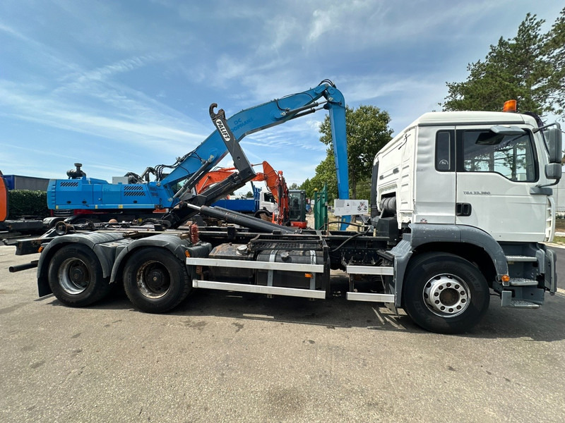 MAN TGA 33.360 6x4 HOOKLIFT - MANUAL ZF - BIG AXLES HUB REDUCTION / STEEL SPRING - BE TRUCK - Hook lift truck: picture 4 MAN TGA 33.360 6x4 HOOKLIFT - MANUAL ZF - BIG AXLES HUB REDUCTION / STEEL SPRING - BE TRUCK - Hook lift truck: picture 4