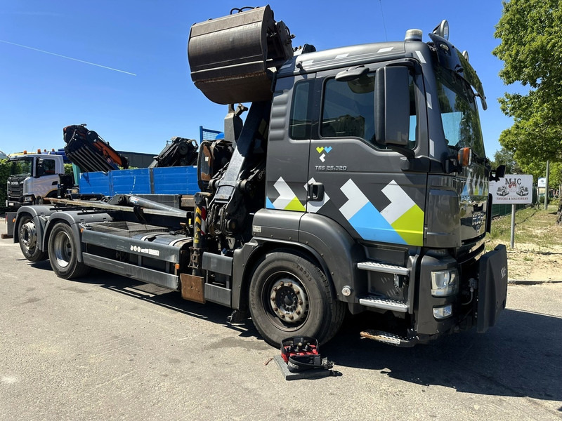 MAN TGS 26.320 6X2-4 BL EEV + CRANE EPSILON Q170Z95TR + GRABBER - LIFT/STEERING AXLE - *266.000km* - NL TRUCK - Hook lift truck, Crane truck: picture 2 MAN TGS 26.320 6X2-4 BL EEV + CRANE EPSILON Q170Z95TR + GRABBER - LIFT/STEERING AXLE - *266.000km* - NL TRUCK - Hook lift truck, Crane truck: picture 2