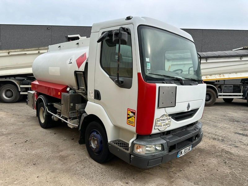 Renault MIDLUM 150 FUEL TANKER / CITERNE MAZOUT - 6500L - 3 COMPARTIMENTS - *ENGINE PROBLEM* - Tank truck: picture 2 Renault MIDLUM 150 FUEL TANKER / CITERNE MAZOUT - 6500L - 3 COMPARTIMENTS - *ENGINE PROBLEM* - Tank truck: picture 2
