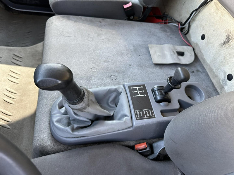 Box truck Renault MIDLUM 180 DCI 10T - CLOSED BOX 6.5m x 2.47m x 2.52m - E3 - AIR SUSPENSION - MANUAL - FR TRUCK: picture 11