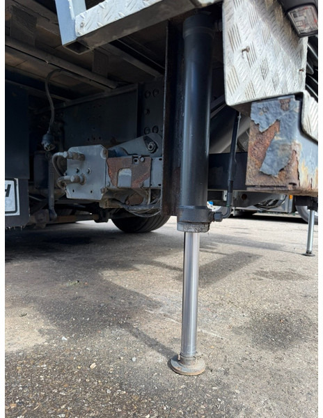 Curtainsider truck Volvo FM 370 6x2 BOX 8m15 - LIFT + STEERING AXLE - EURO 5 - I SHIFT - 26T - TÜV 06/2026 - VERY NICE CONDITION -  BE TRUCK: picture 10