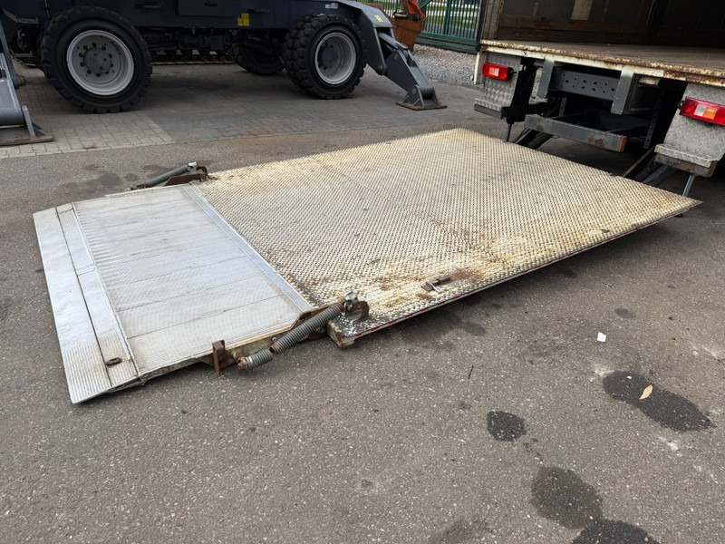 Curtainsider truck Volvo FM 370 6x2 BOX 8m15 - LIFT + STEERING AXLE - EURO 5 - I SHIFT - 26T - TÜV 06/2026 - VERY NICE CONDITION -  BE TRUCK: picture 8