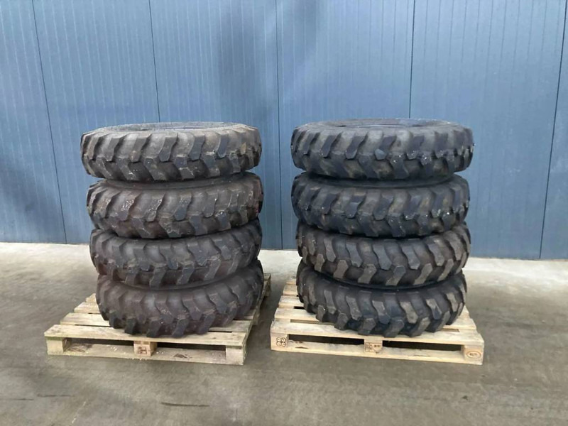 Wheels and tires for Construction machinery Apollo 1000 x 20 Set / 10.00 x 20: 4x2 Tyres: picture 1