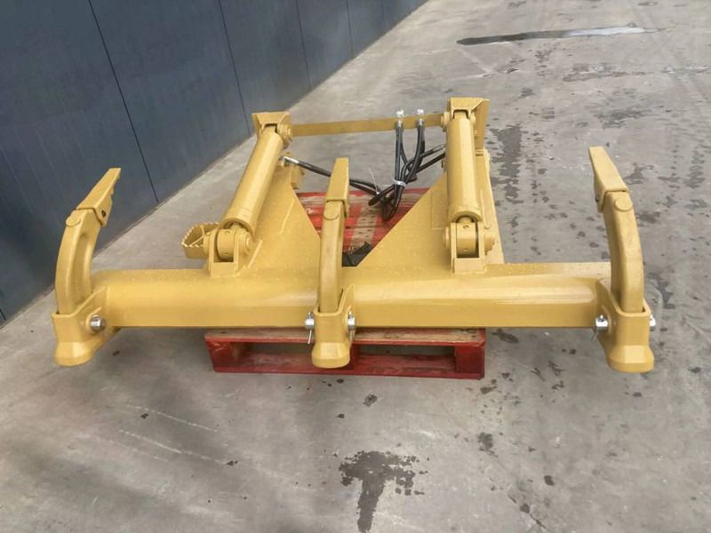 Cat D5M Ripper - Attachment for Construction machinery: picture 2 Cat D5M Ripper - Attachment for Construction machinery: picture 2