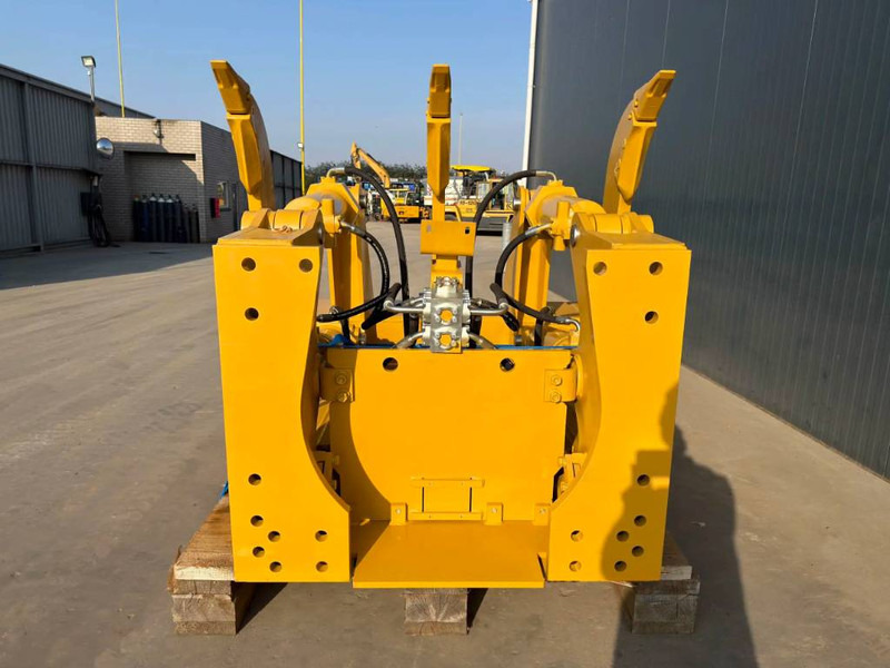 Cat D8R Multi Shank Ripper - Attachment for Construction machinery: picture 2 Cat D8R Multi Shank Ripper - Attachment for Construction machinery: picture 2