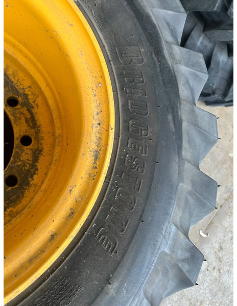 Bridgestone 1000 x 20 Set / 10.00 x 20: 4x2 Tyres - Wheels and tires for Construction machinery: picture 2 Bridgestone 1000 x 20 Set / 10.00 x 20: 4x2 Tyres - Wheels and tires for Construction machinery: picture 2