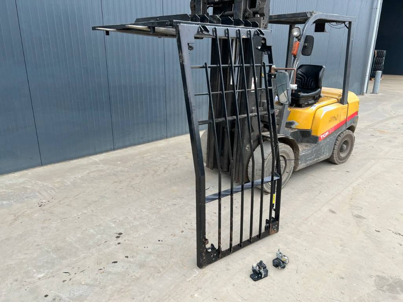Cat 312D / 315D / 319D / 320D / 324D / 329D / 330D / 3 - Cab and interior for Construction machinery: picture 1 Cat 312D / 315D / 319D / 320D / 324D / 329D / 330D / 3 - Cab and interior for Construction machinery: picture 1