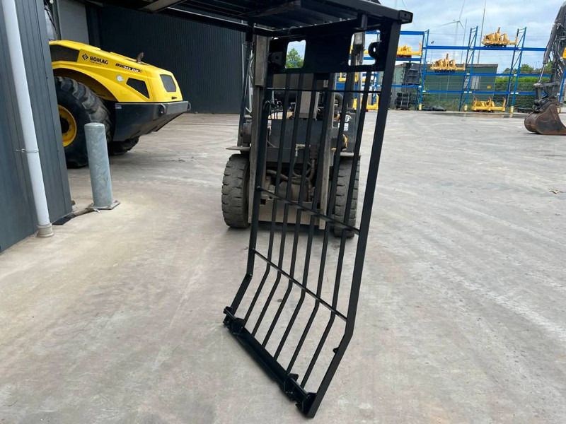Cat 323D Guard - Frame/ Chassis for Construction machinery: picture 3 Cat 323D Guard - Frame/ Chassis for Construction machinery: picture 3