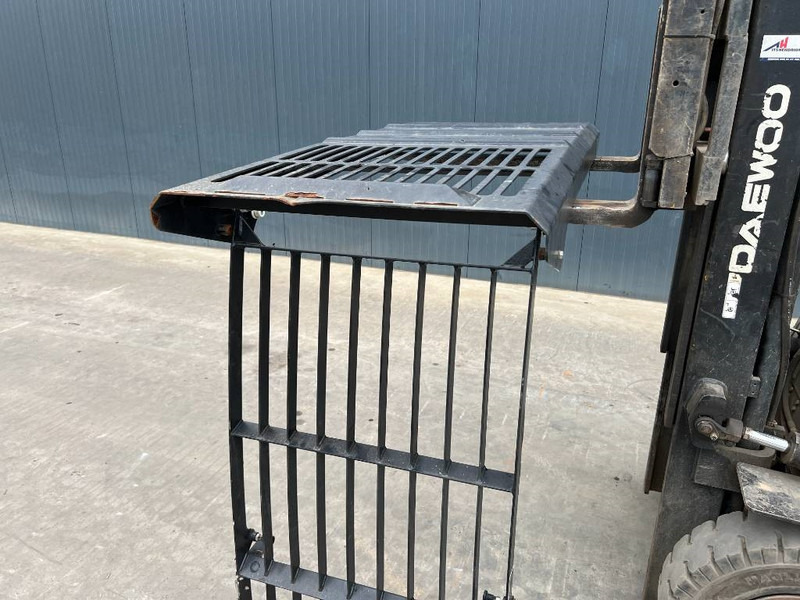 Cat M313D / M315D / M316D / M318D / M322D / M325D - Cab and interior for Construction machinery: picture 2 Cat M313D / M315D / M316D / M318D / M322D / M325D - Cab and interior for Construction machinery: picture 2