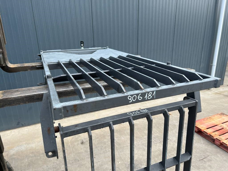 Doosan DX180 / DX225 - Cab and interior for Construction machinery: picture 3 Doosan DX180 / DX225 - Cab and interior for Construction machinery: picture 3