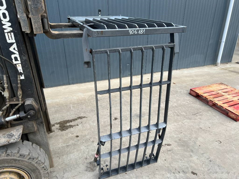 Doosan DX180 / DX225 - Cab and interior for Construction machinery: picture 2 Doosan DX180 / DX225 - Cab and interior for Construction machinery: picture 2