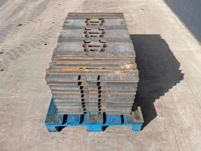 Hyundai R210 / R215 / R220 / R235 / R250 / R260 - Frame/ Chassis for Construction machinery: picture 3 Hyundai R210 / R215 / R220 / R235 / R250 / R260 - Frame/ Chassis for Construction machinery: picture 3