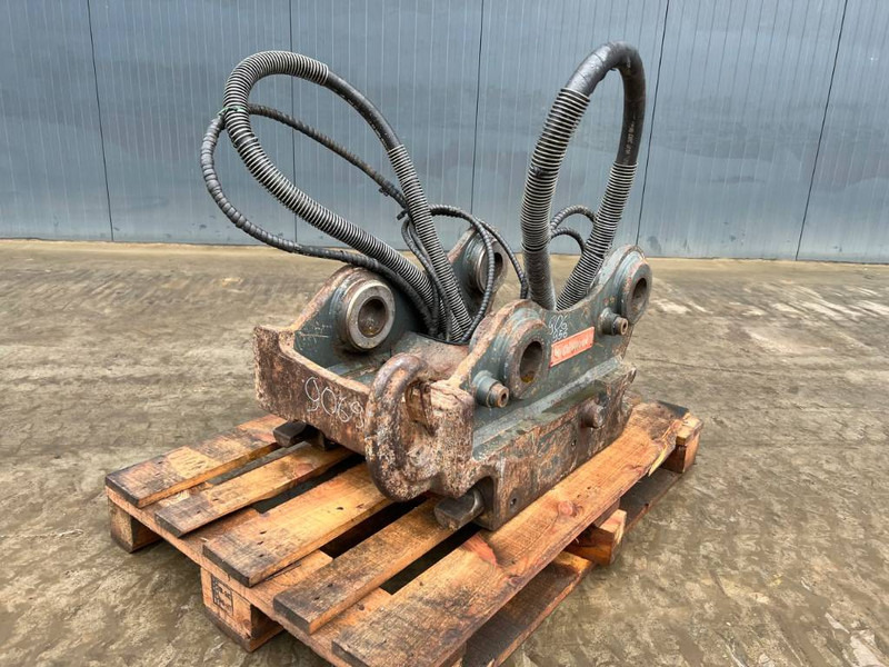 OilQuick OQ70/55 - 323D - Quick coupler for Construction machinery: picture 1 OilQuick OQ70/55 - 323D - Quick coupler for Construction machinery: picture 1