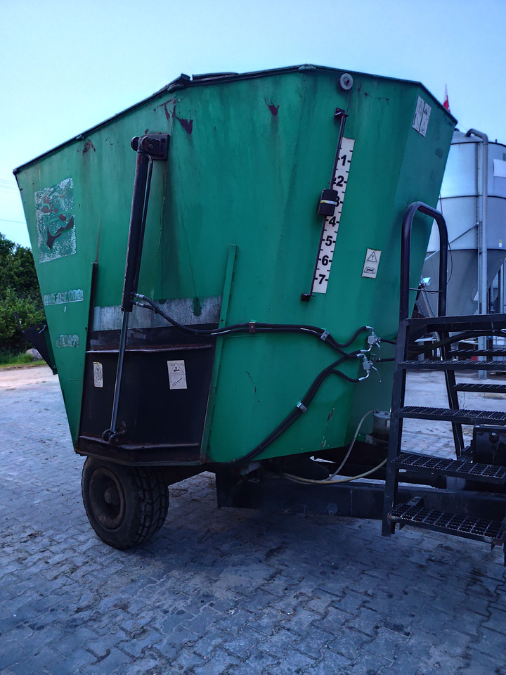 Auto-Agro T-011 - Forage mixer wagon: picture 2 Auto-Agro T-011 - Forage mixer wagon: picture 2