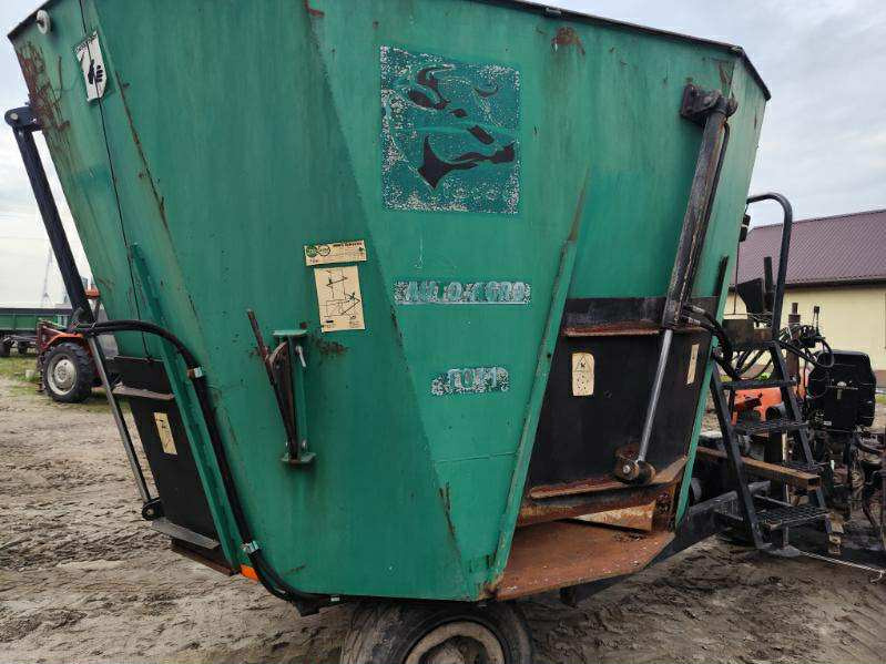Auto-Agro T-011 - Forage mixer wagon: picture 3 Auto-Agro T-011 - Forage mixer wagon: picture 3