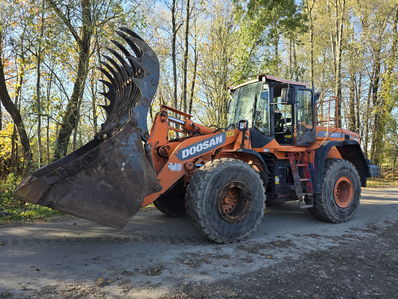 DOOSAN DL300-3 z WAGĄ - Wheel loader: picture 4 DOOSAN DL300-3 z WAGĄ - Wheel loader: picture 4