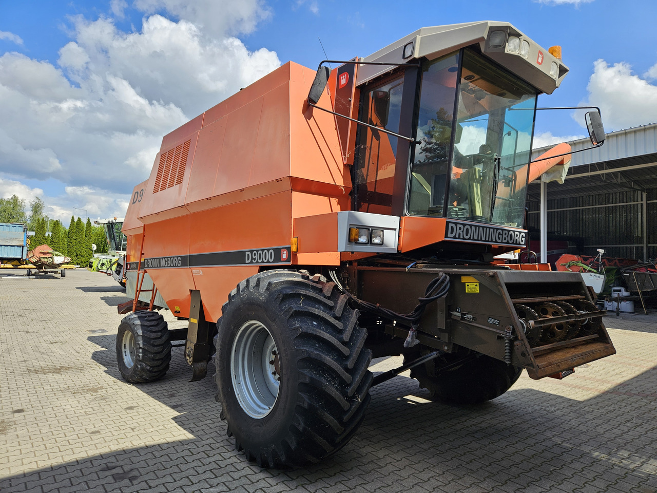 Combine harvester Dronningborg D9000: picture 1