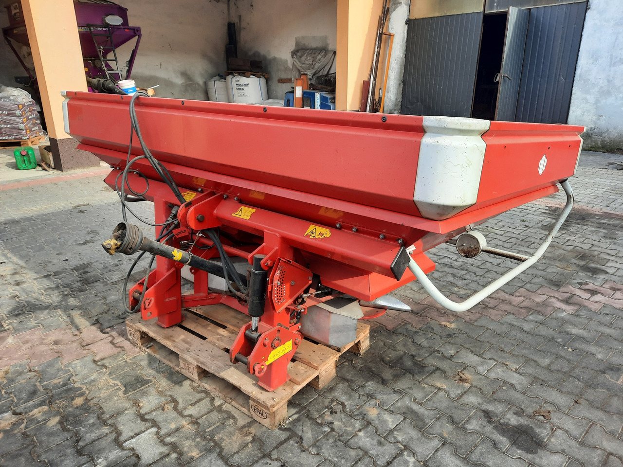 LELY CENTERLINER SX 2000 L - Fertilizer spreader: picture 1 LELY CENTERLINER SX 2000 L - Fertilizer spreader: picture 1