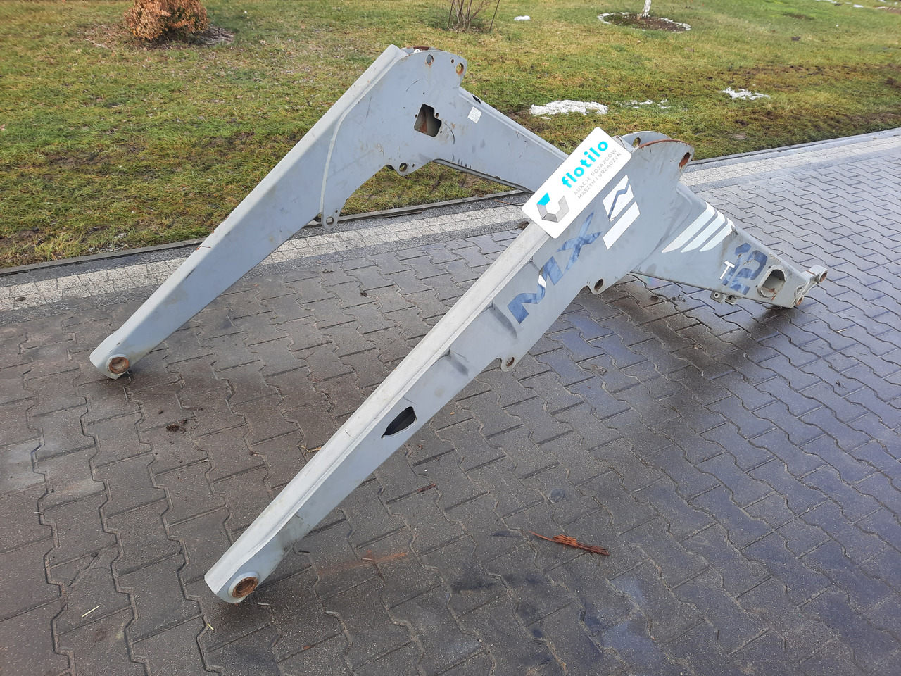Mailleux MX T12 - Front loader for tractor: picture 3 Mailleux MX T12 - Front loader for tractor: picture 3
