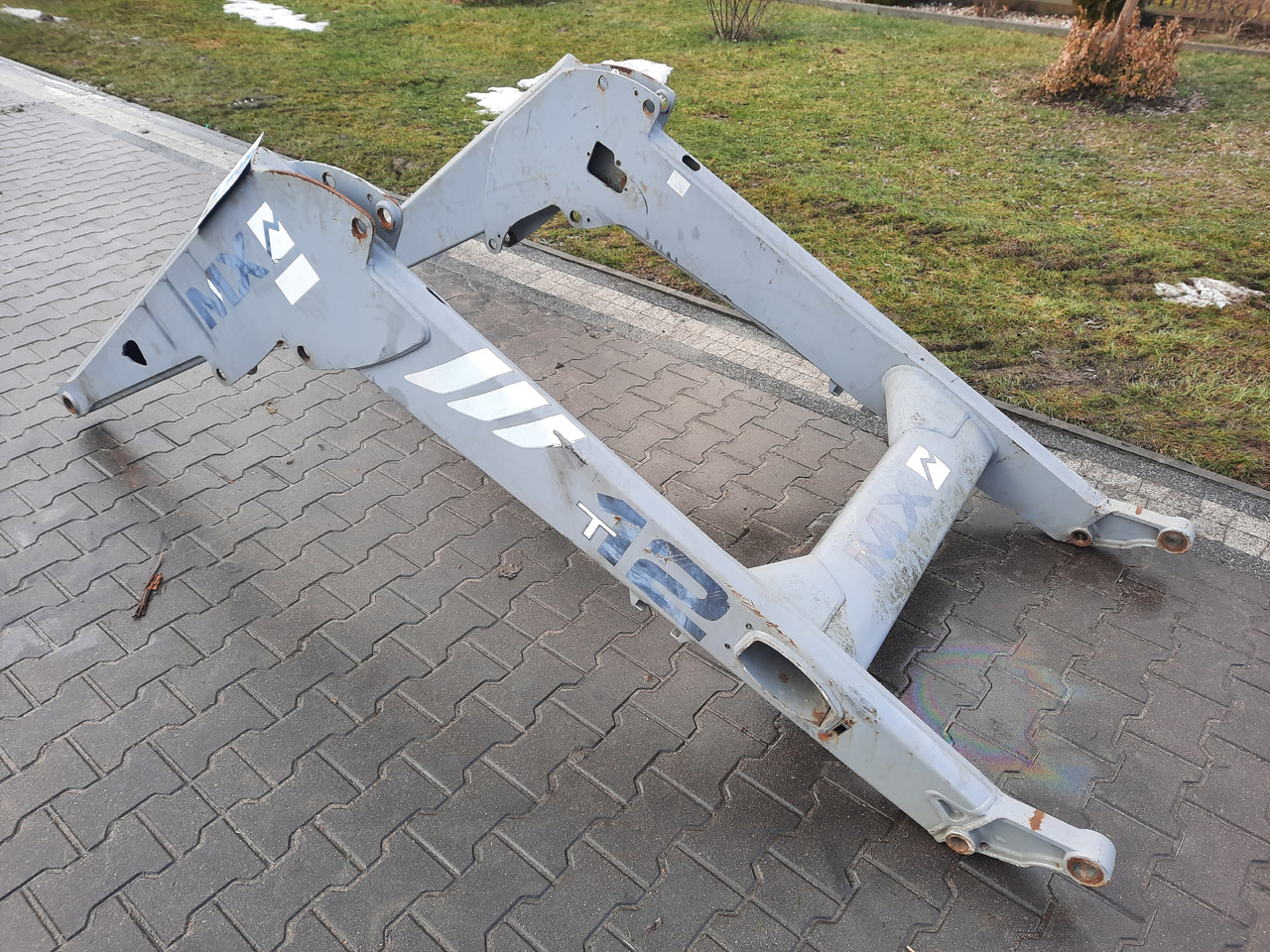 Mailleux MX T12 - Front loader for tractor: picture 2 Mailleux MX T12 - Front loader for tractor: picture 2