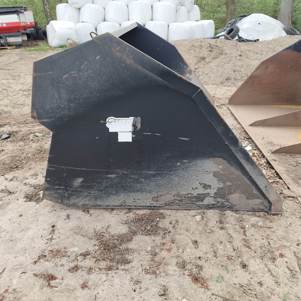 Manitou - Loader bucket: picture 3 Manitou - Loader bucket: picture 3