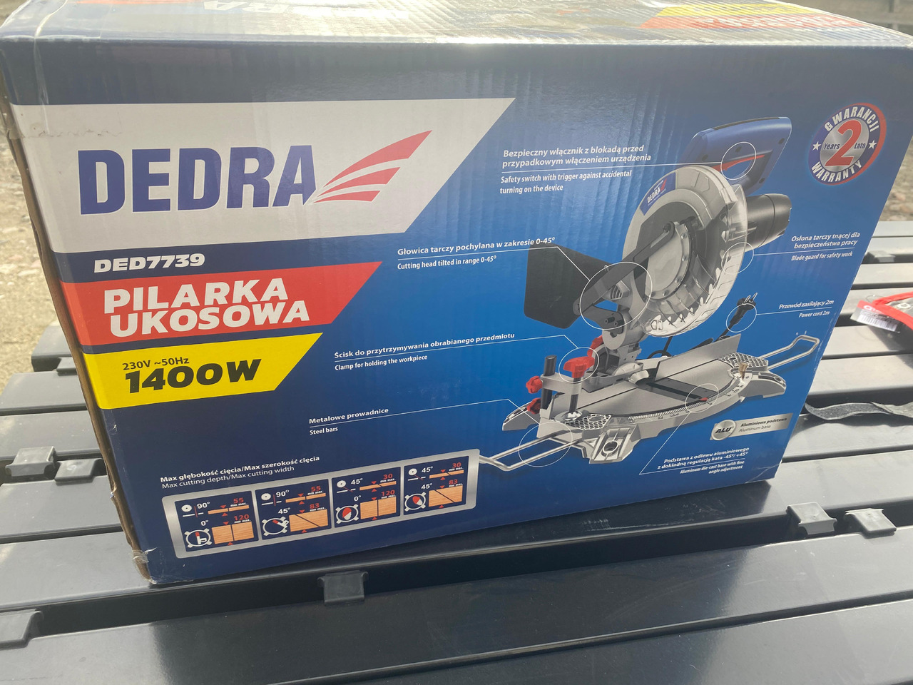 Norton, Dedra ukośnica, zestaw kluczy, lampa z czujnikiem, koszulka Polo - Tool/ Equipment: picture 2 Norton, Dedra ukośnica, zestaw kluczy, lampa z czujnikiem, koszulka Polo - Tool/ Equipment: picture 2