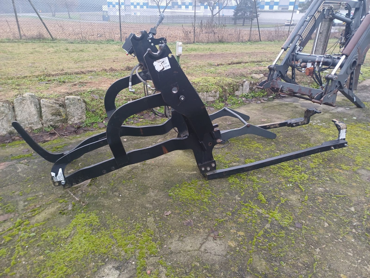 QUICKE - Front loader for tractor: picture 2 QUICKE - Front loader for tractor: picture 2