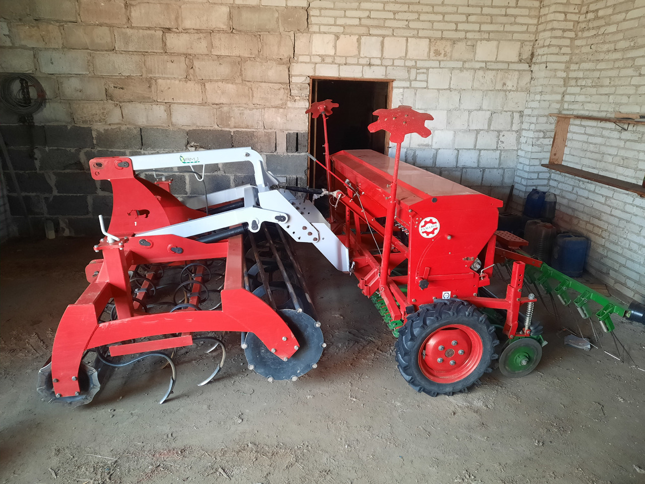 UNIA POZNANIAK 370/2.7L + ARAMIS 2,7R - Combine seed drill: picture 2 UNIA POZNANIAK 370/2.7L + ARAMIS 2,7R - Combine seed drill: picture 2