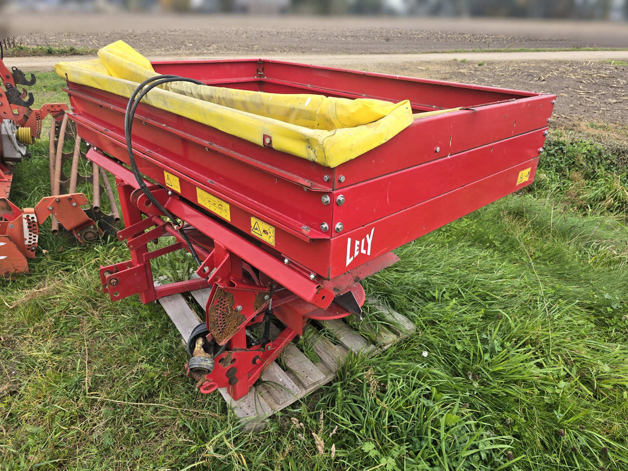 Lely SE 1500 Fertiliner - Fertilizer spreader: picture 1 Lely SE 1500 Fertiliner - Fertilizer spreader: picture 1