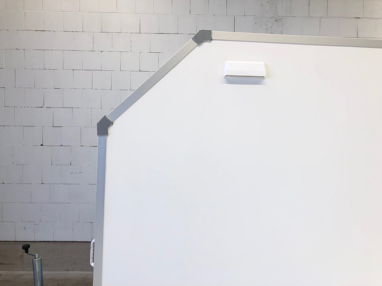 Closed box trailer BLYSS F2030HTD Aeroschräge Kofferanhänger: picture 14 Closed box trailer BLYSS F2030HTD Aeroschräge Kofferanhänger: picture 14