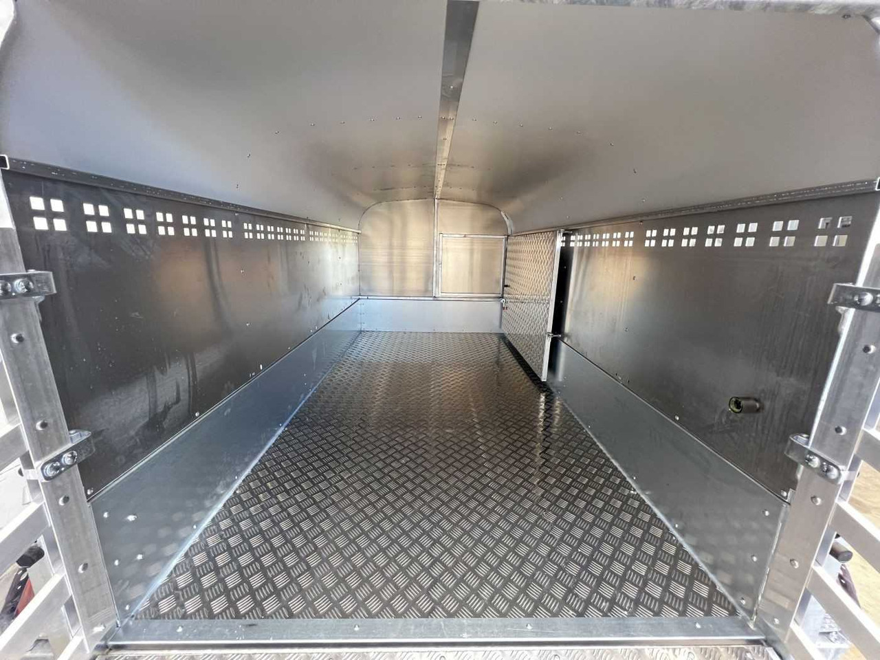 NUGENT GA3015-1 3,0 m Viehanhänger - Livestock trailer: picture 4 NUGENT GA3015-1 3,0 m Viehanhänger - Livestock trailer: picture 4