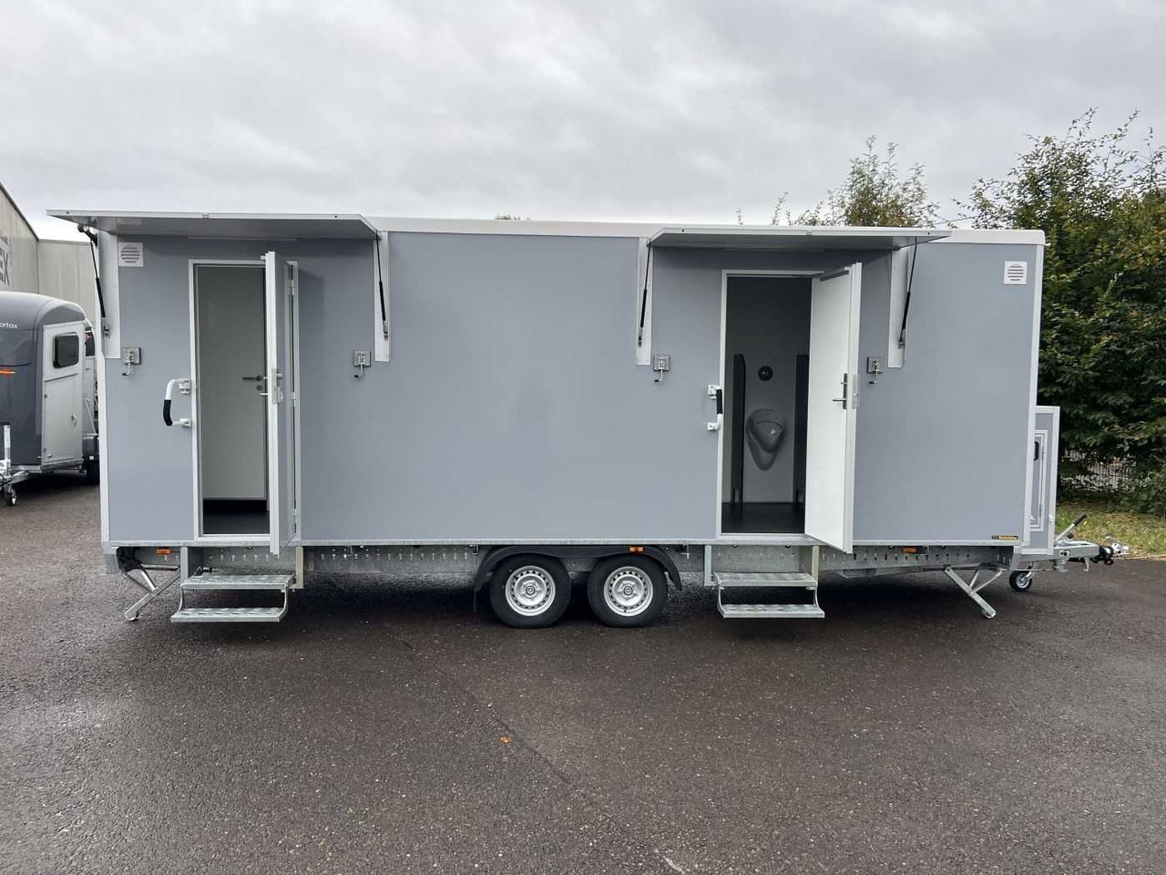 Refrigerator trailer ROSEMEIER EW TA-NO 4 Damen, 1 Herren + 4 Urinal Toilettenanhänger: picture 1