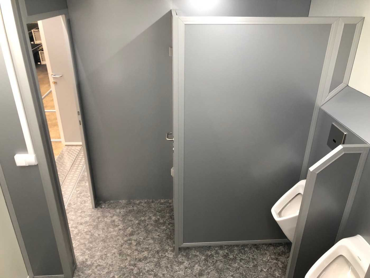 Trailer ROSEMEIER VE 4 Damen, 1 Herren, 4 Urinale Toilettenanhänger: picture 12