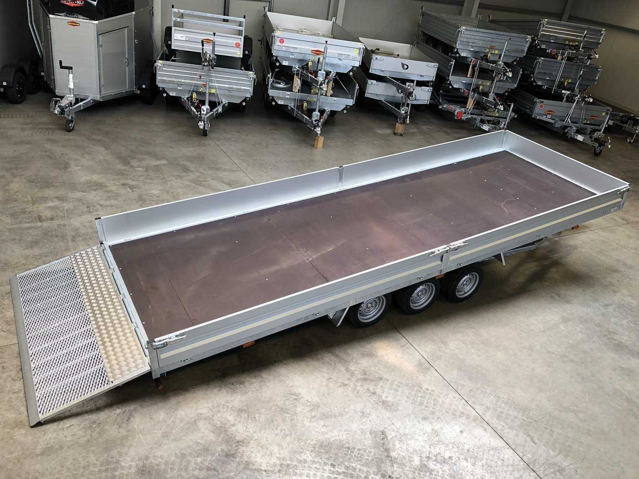 VARIANT 3500 U6 3-Achser Maschinentransporter - Trailer: picture 1 VARIANT 3500 U6 3-Achser Maschinentransporter - Trailer: picture 1