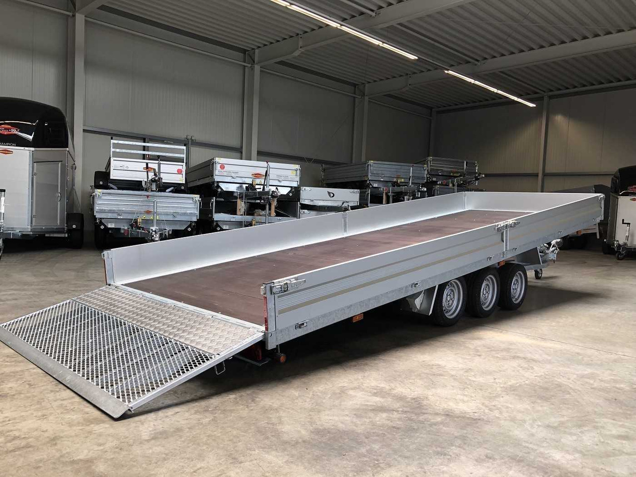 VARIANT 3500 U6 3-Achser Maschinentransporter - Trailer: picture 4 VARIANT 3500 U6 3-Achser Maschinentransporter - Trailer: picture 4