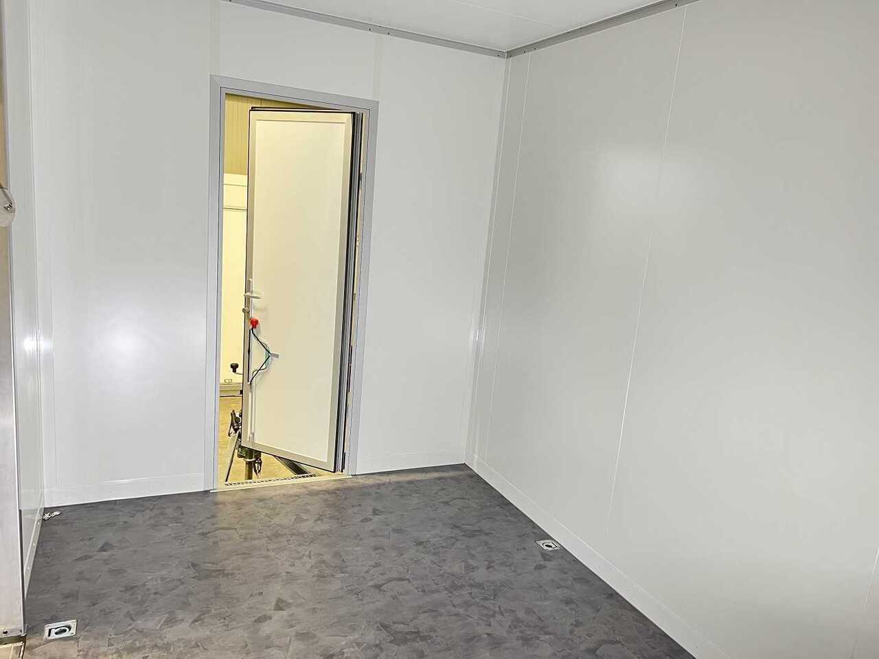 Vending trailer VEZEKO HK F 30.6 SP Treppe+Podest Promotion Verkauf: picture 12