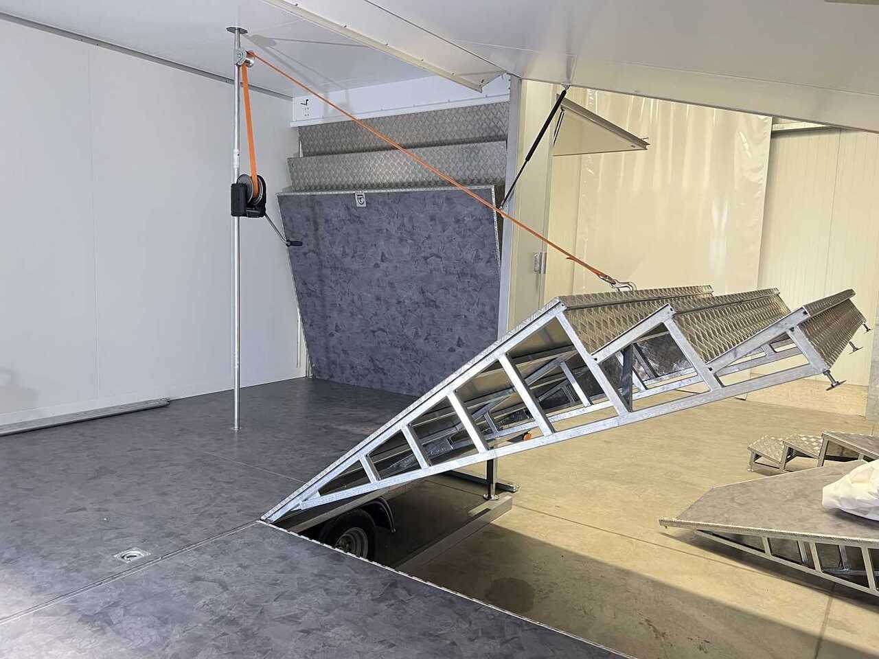 Vending trailer VEZEKO HK F 30.6 SP Treppe+Podest Promotion Verkauf: picture 18